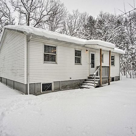 Wooded Twin Lakes Retreat 13 Mi To Lake Michigan! エクステリア 写真