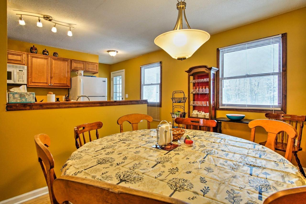 Wooded Twin Lakes Retreat 13 Mi To Lake Michigan! エクステリア 写真