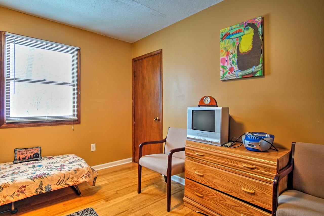 Wooded Twin Lakes Retreat 13 Mi To Lake Michigan! エクステリア 写真